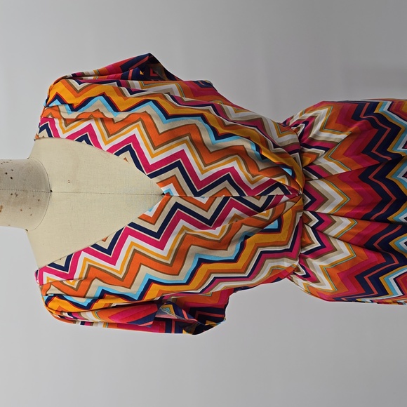 Trina Turk Chevron Beach V-neckline Dress Size 2 - Picture 2 of 8